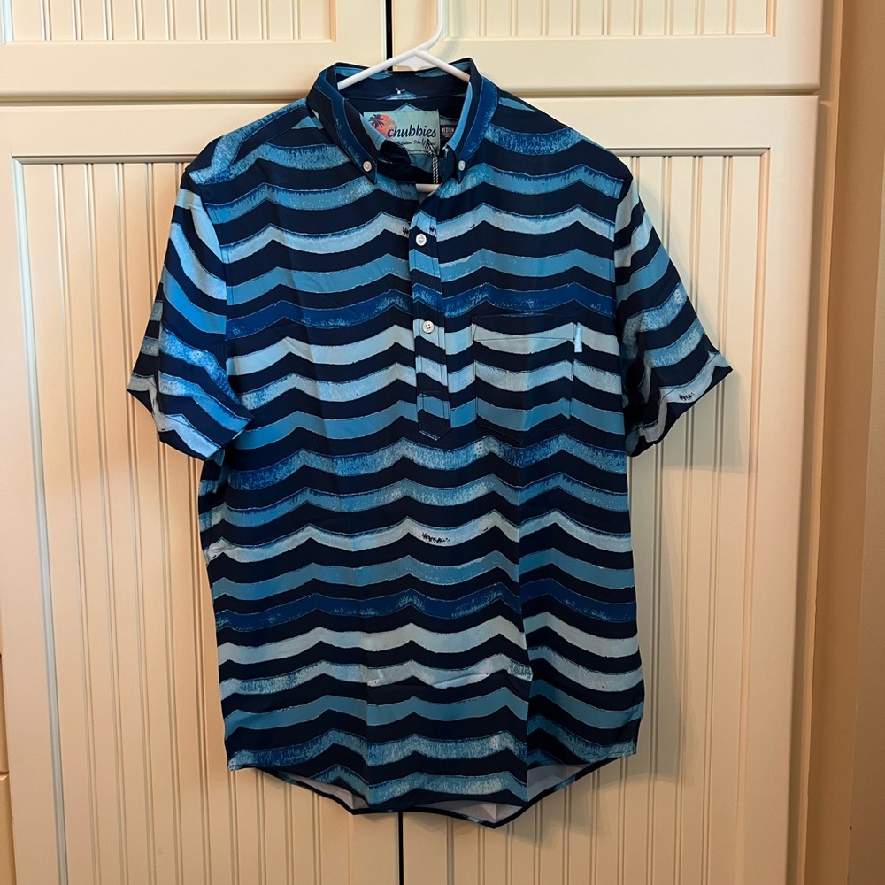 Chubbies - Men’s 1/2 Button Down Shirt - Pattern: the Triple Overhead - Size: M